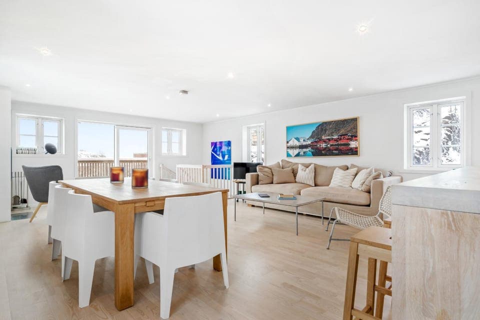 Living room, Seating area, Dining area