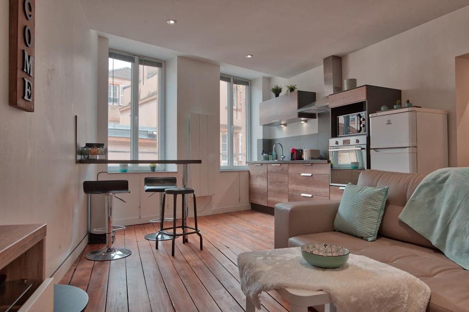 Kitchen or kitchenette, Dining area, minibar, pet friendly