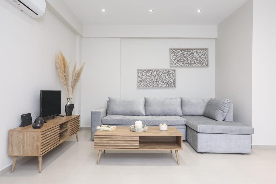 TV and multimedia, Living room, Seating area, air conditioner