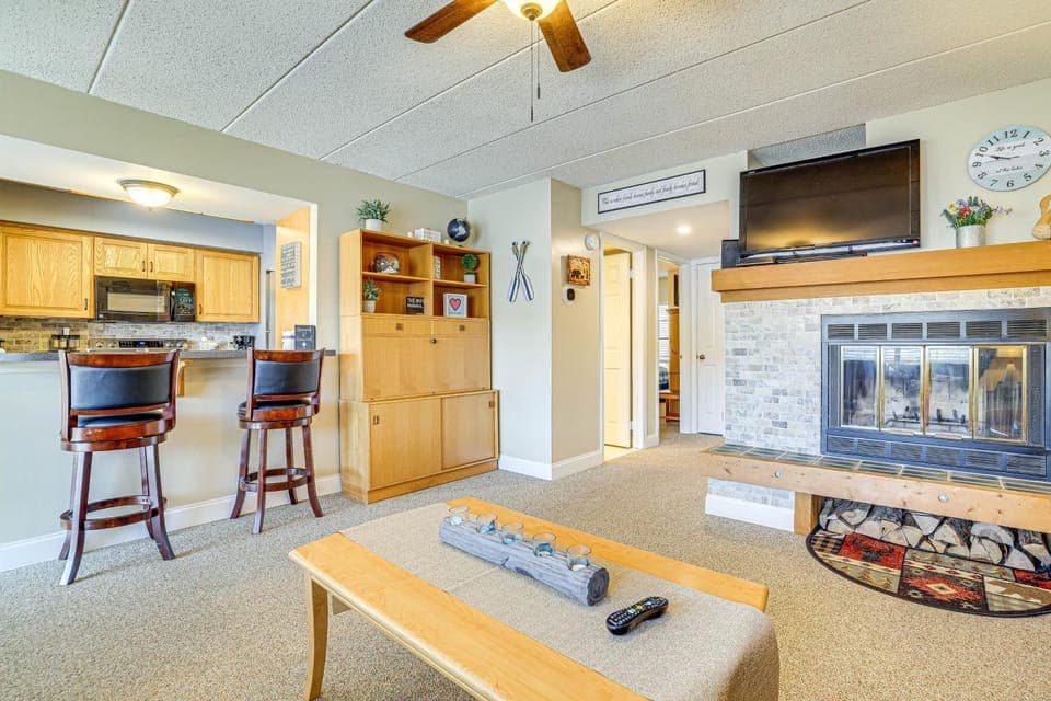 Big Boulder Water Views! Condo in Lake Harmony House in Big Boulder Lake