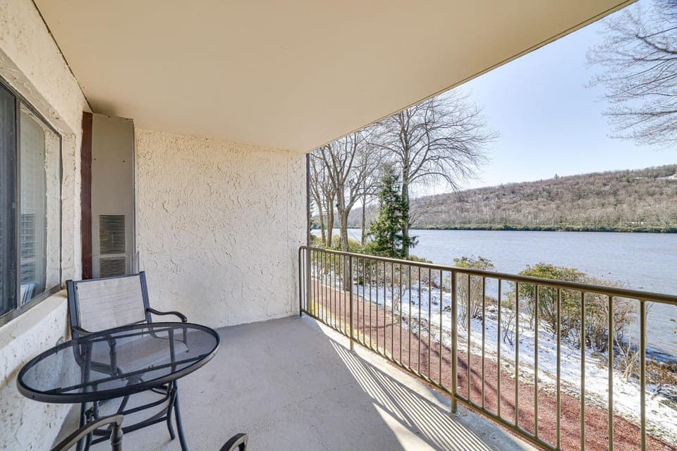 Big Boulder Water Views! Condo in Lake Harmony House in Big Boulder Lake