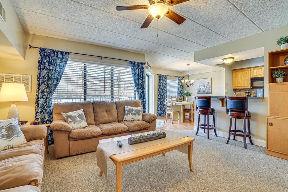 Big Boulder Water Views! Condo in Lake Harmony House in Big Boulder Lake