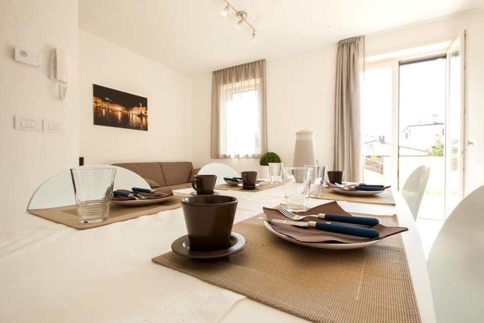 Kitchen or kitchenette, Seating area