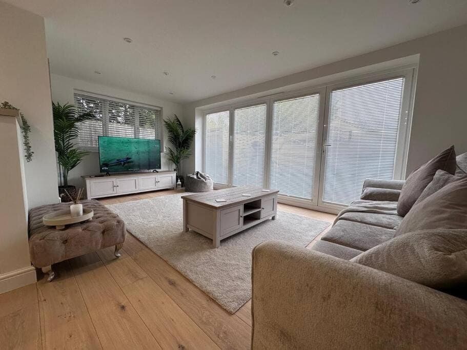 TV and multimedia, Living room, Seating area