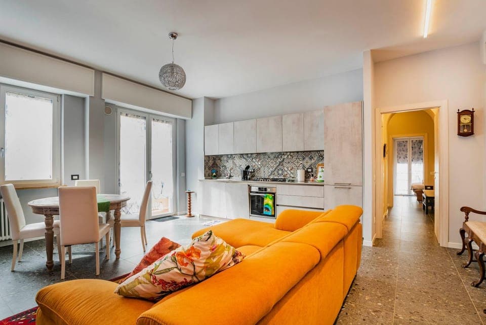 Kitchen or kitchenette, Living room, Lounge or bar, Seating area, Dining area, oven, stove