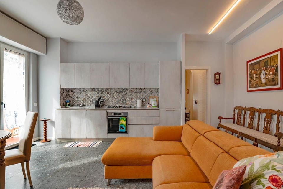 Kitchen or kitchenette, Living room, Seating area, Dining area, stove