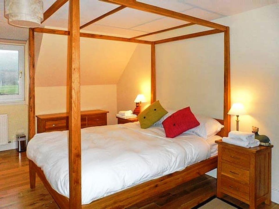 Communal lounge/ TV room, Bed, Garden, Bathroom, Bedroom, Communal kitchen, City view, City view, Garden view, Garden view, Street view, Street view