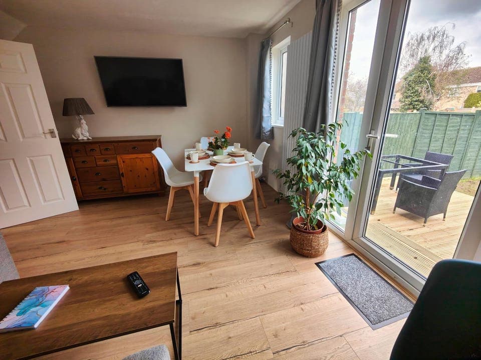 TV and multimedia, Balcony/Terrace, Living room, Seating area