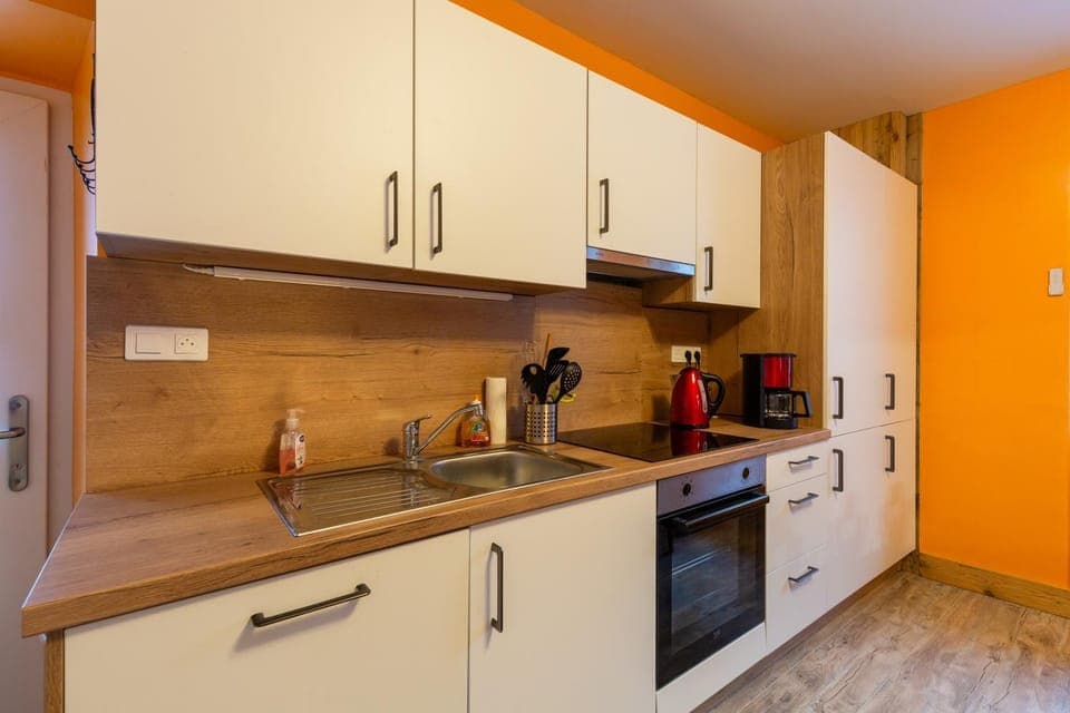 Kitchen or kitchenette, Living room