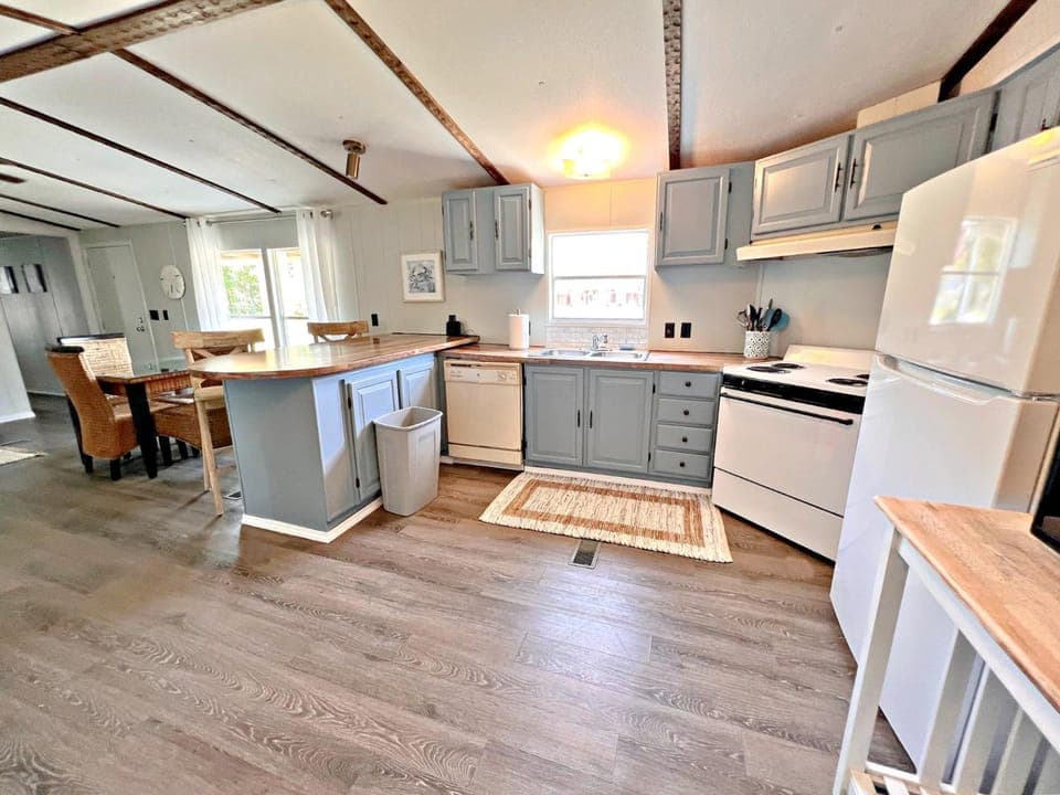 Kitchen or kitchenette, stove, kitchen