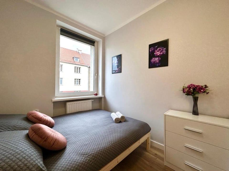 Bed, Photo of the whole room, towels