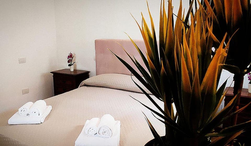 Bed, Photo of the whole room, Floor plan, Bedroom, towels