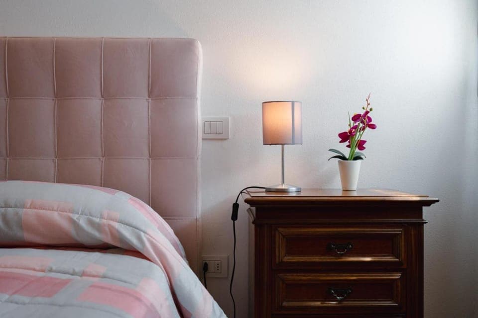 Bed, Photo of the whole room, Decorative detail, Bedroom