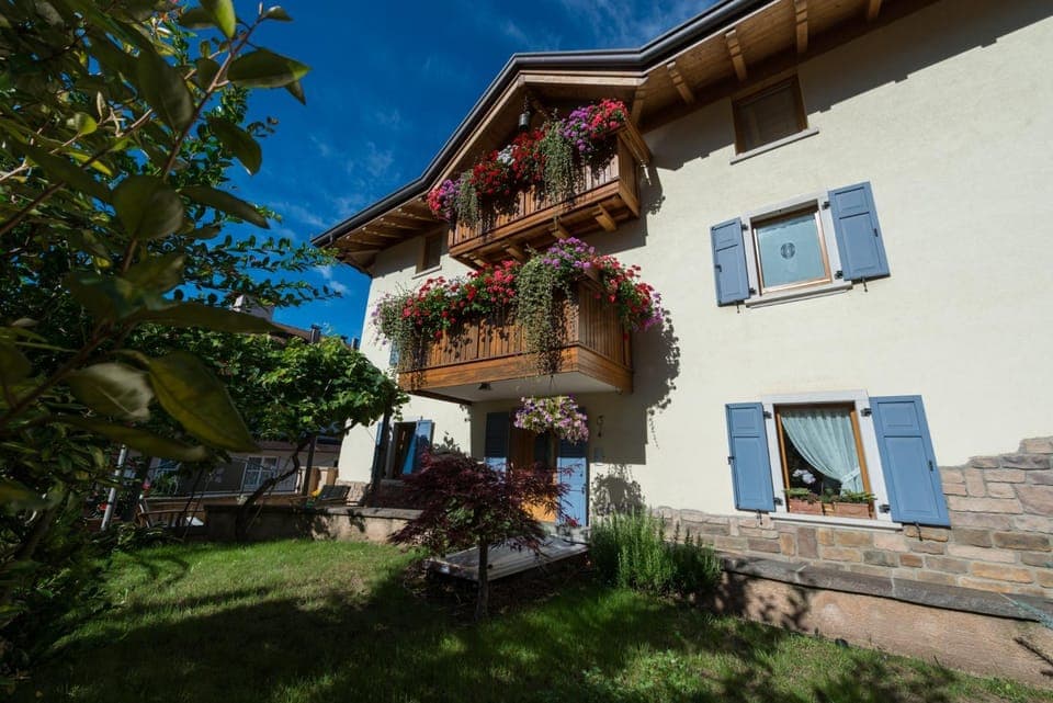 Property building, Spring, Day, Garden, Garden view