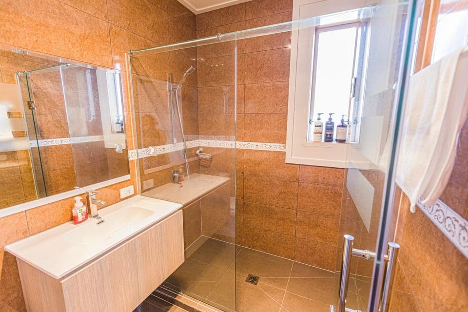 Shower, Bathroom, towels