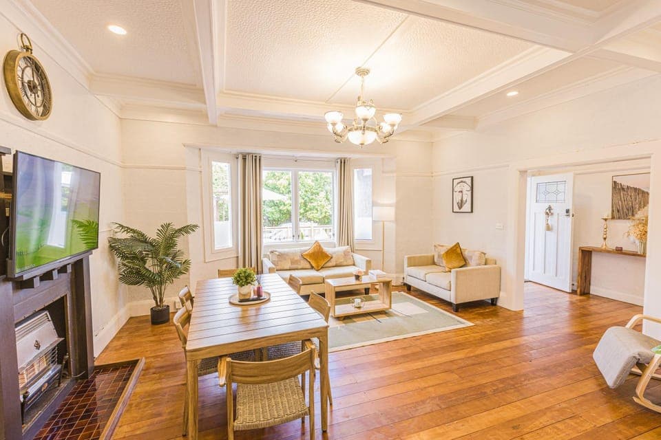 Communal lounge/ TV room, TV and multimedia, Living room, Seating area, Evening entertainment