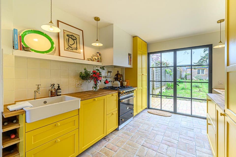 Kitchen or kitchenette