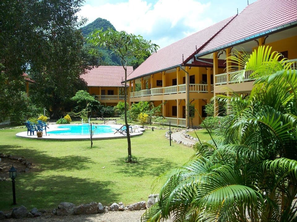 Facade/entrance, Swimming pool