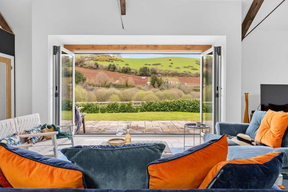 Patio, Natural landscape, TV and multimedia, Living room, Seating area