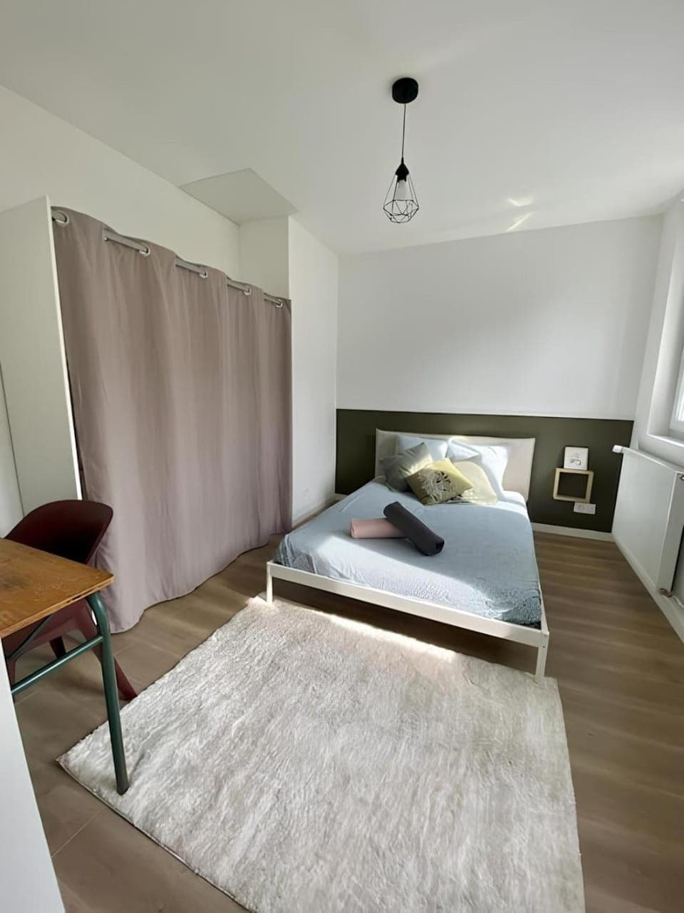 Bed, Photo of the whole room, Seating area, Bedroom, storage