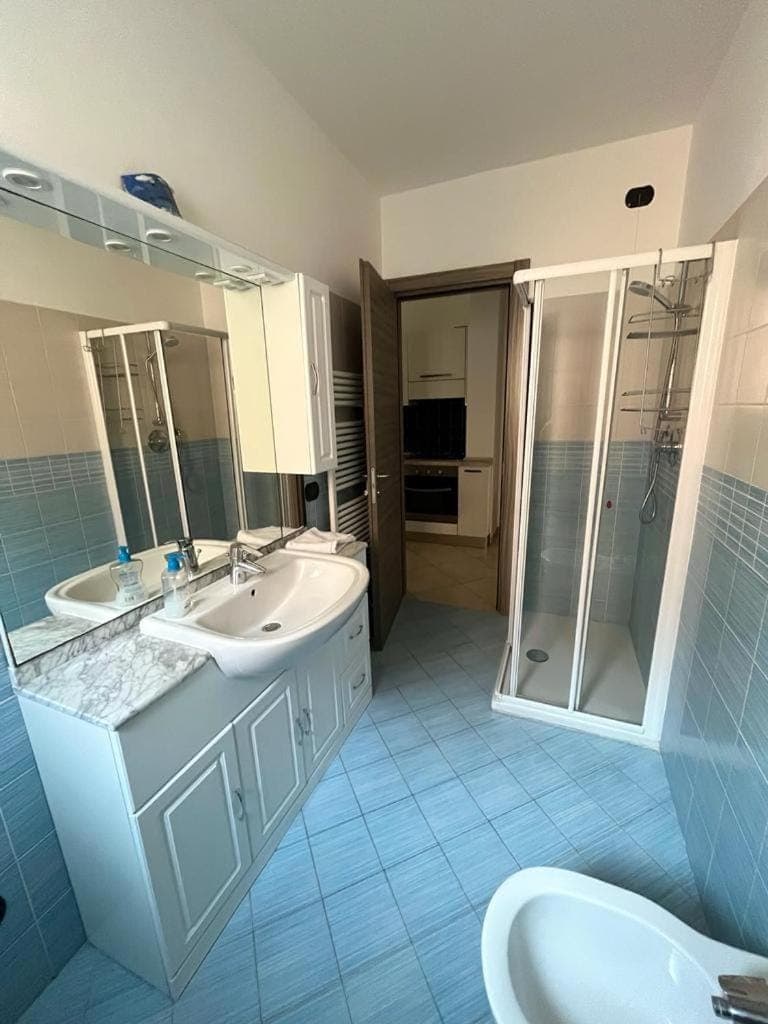 Shower, Toilet, Bathroom, towels