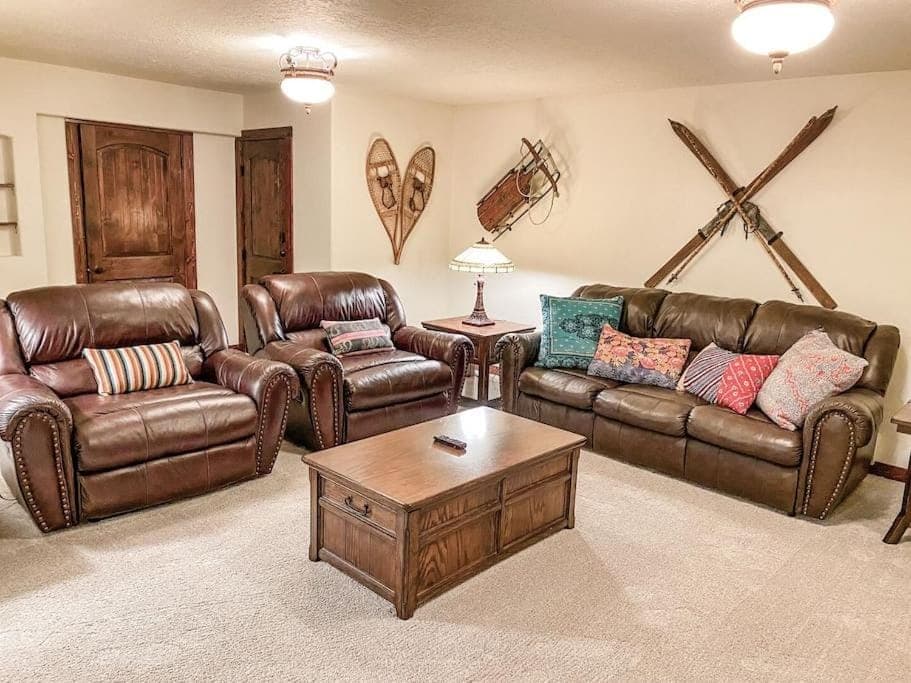 Spectacular Custom Log Cabin with Hot Tub, Epic Views, Fireplace - Moose Tracks Cabin Cabin in Park County