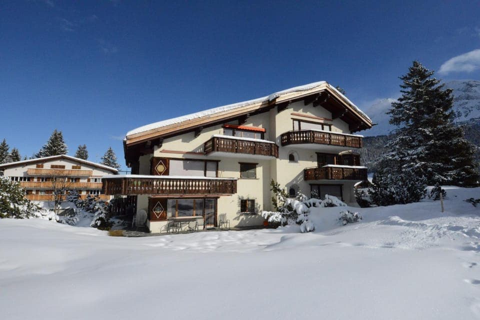 Property building, Facade/entrance, Off site