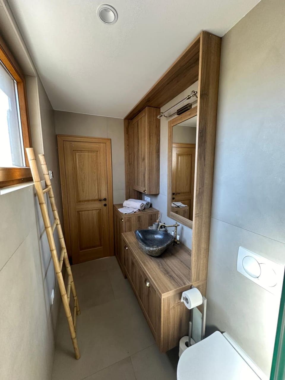 Toilet, Bathroom, towels