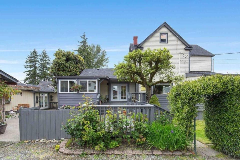 Property building, Day, Garden, Garden view