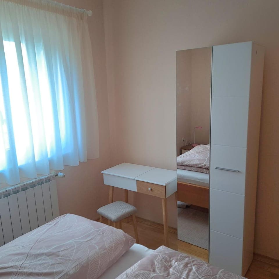 Bedroom, wardrobe
