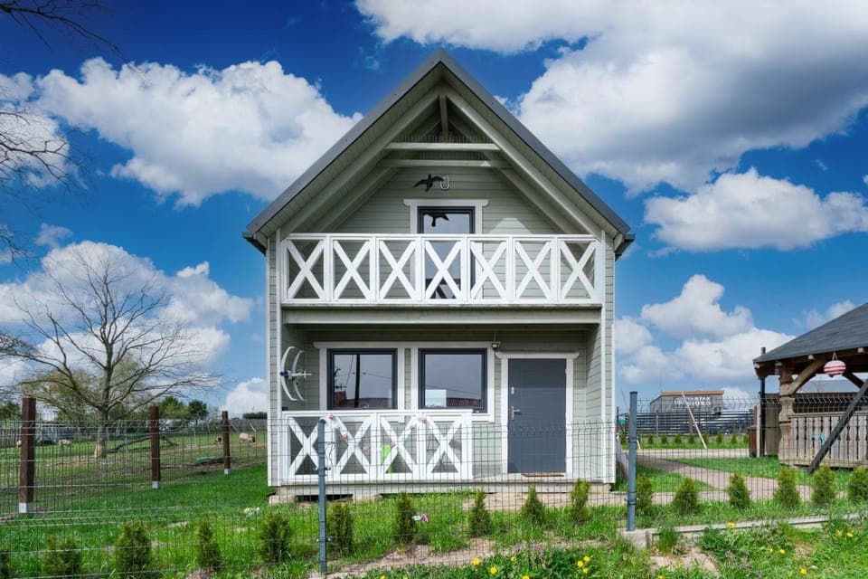 Property building, Nearby landmark, Restaurant/places to eat, Children play ground, Children play ground, Animals, Animals, Animals, Food, Pets, Pets, Pets, Parking, locker, locker