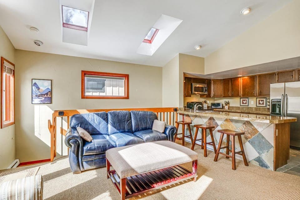 Downtown Frisco Townhome ~ 1 Mi to Lake Dillon! House in Frisco