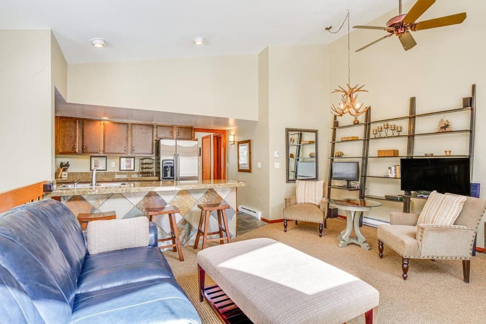 Downtown Frisco Townhome ~ 1 Mi to Lake Dillon! House in Frisco