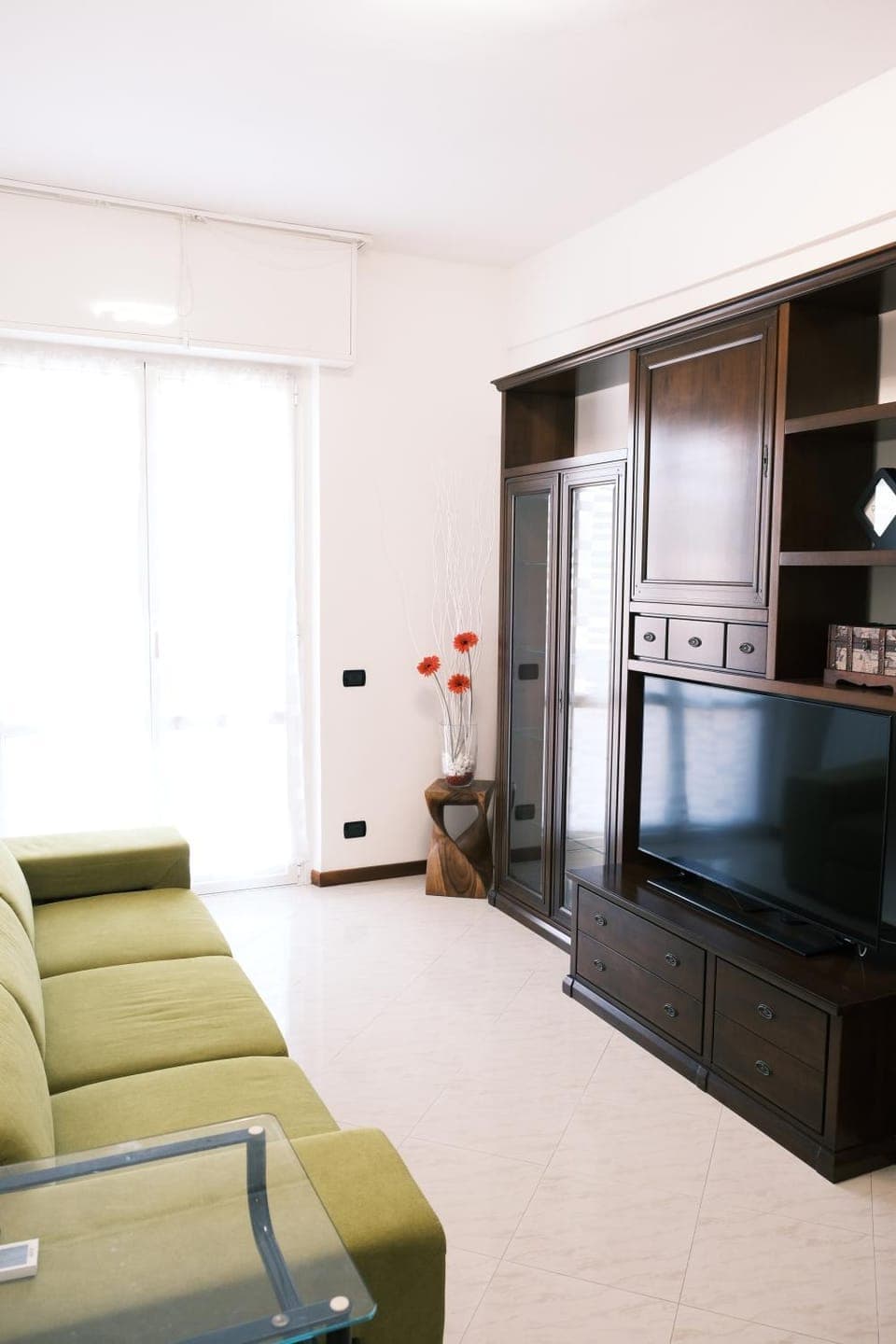 TV and multimedia, Kitchen or kitchenette, Living room, Seating area