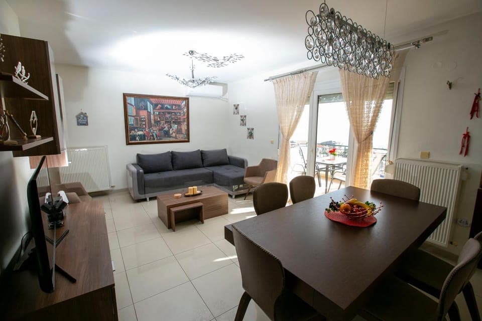 TV and multimedia, Living room, Seating area, Dining area