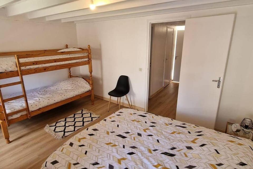 Bed, Photo of the whole room, Bedroom, bunk bed