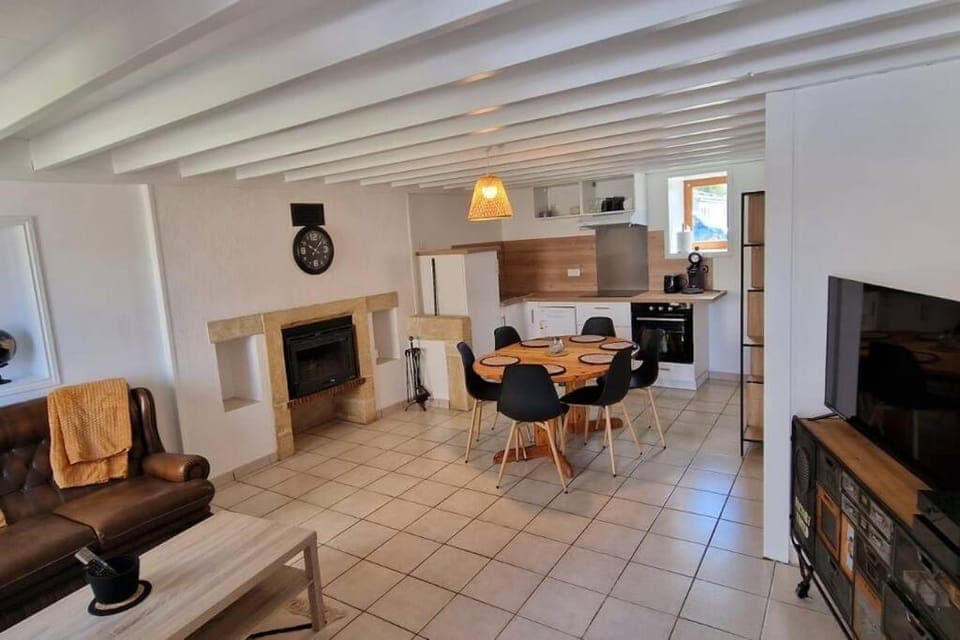 TV and multimedia, Kitchen or kitchenette, Living room, Dining area, flat iron, minibar, pet friendly, stove