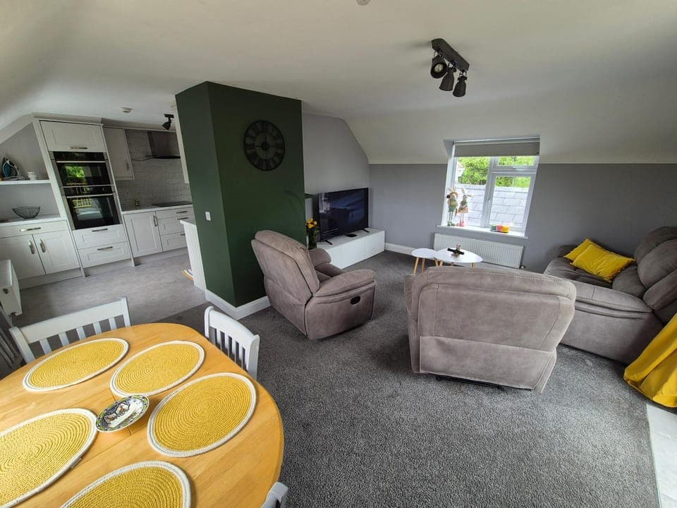 Communal lounge/ TV room, Living room, Dining area