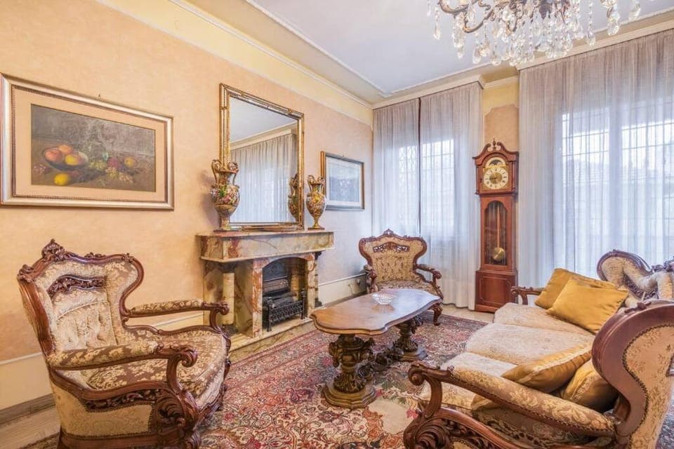 Living room, Seating area