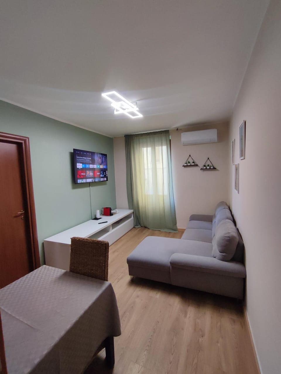 TV and multimedia, Living room, Seating area