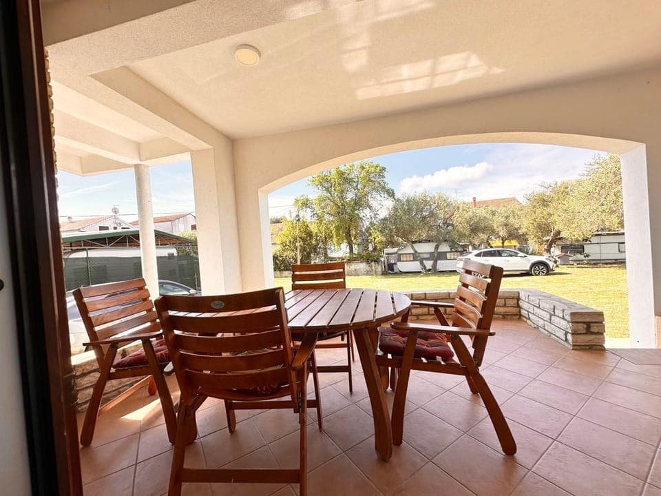 Day, Seating area