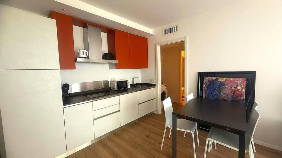 Kitchen or kitchenette, Dining area, stove