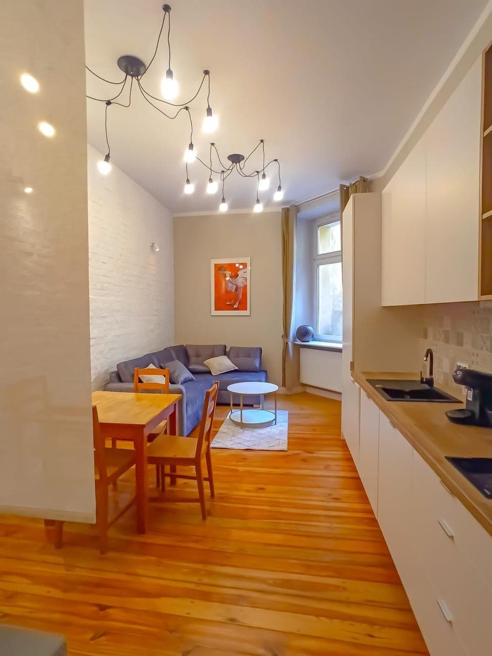 Kitchen or kitchenette, Living room, Seating area, Dining area