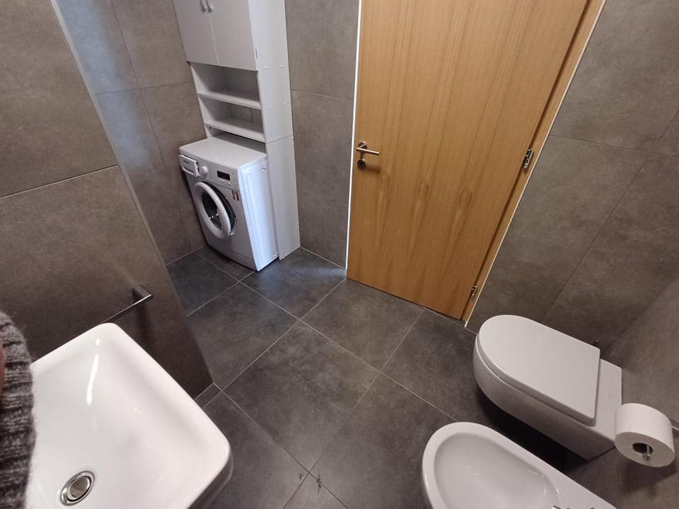 Shower, Toilet
