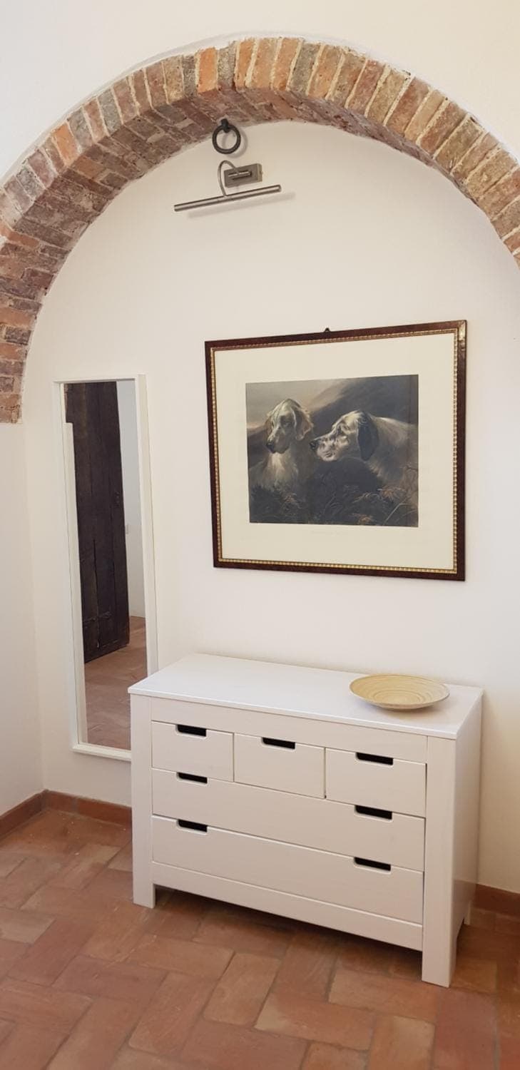 Photo of the whole room, Decorative detail