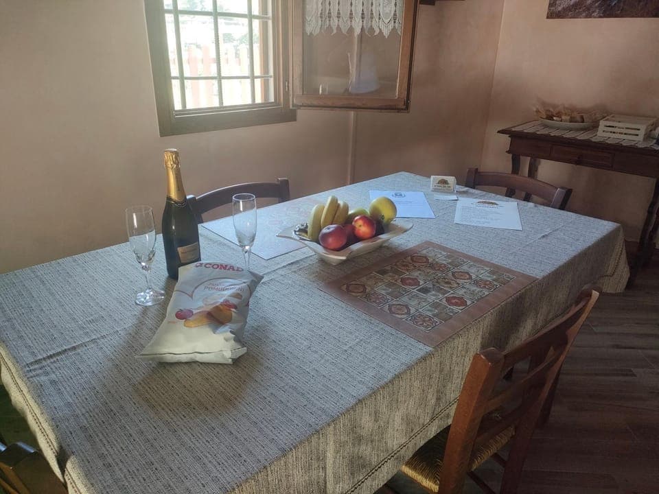 Food and drinks, Dining area, Food