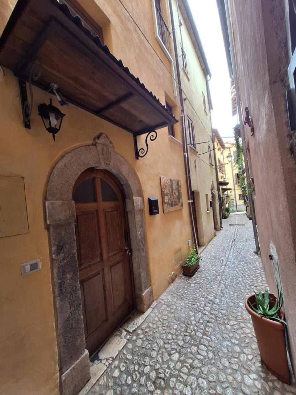 Property building, Day, Neighbourhood, Street view