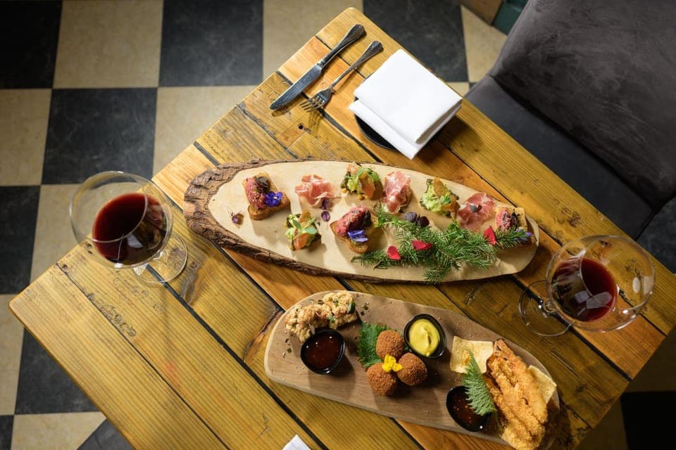 Restaurant/places to eat, Food and drinks, Dinner