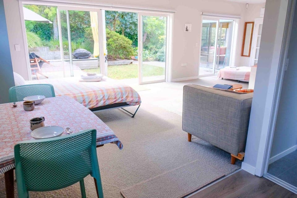 Bed, Garden, Photo of the whole room, Dining area