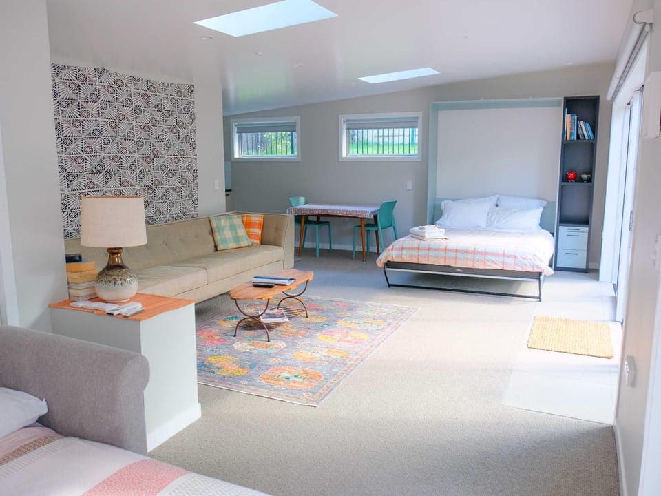 Photo of the whole room, Seating area, Bedroom